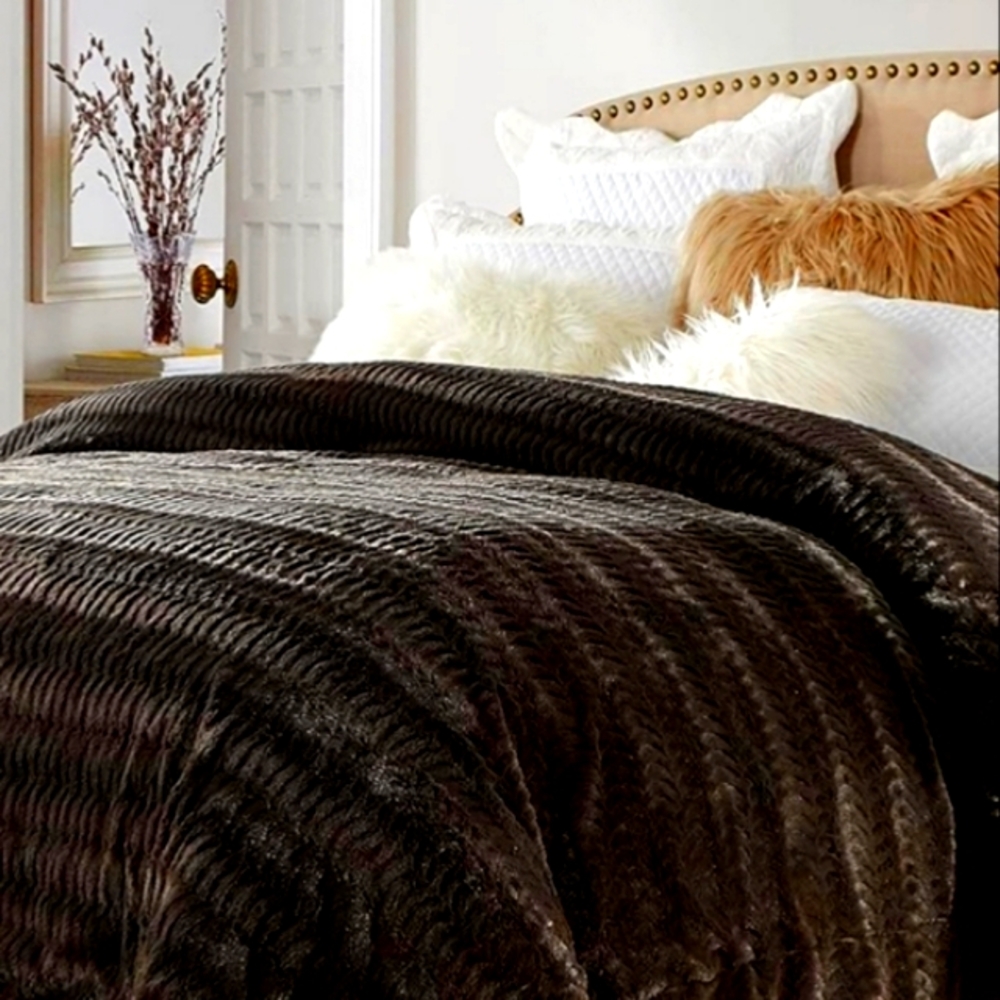 Soft KING Size Bed /Oversized Queen Neutral Dark Brown Faux Fur Blanket - New